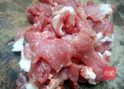 苦瓜炒家常肉的做法图解1