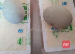 皮蛋豆腐的做法图解1