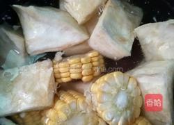 榴莲龙骨玉米清补汤的做法图解3