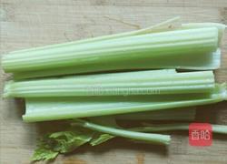 西芹炒鸡蛋的做法图解2