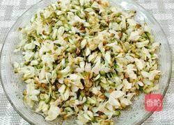 槐花煎蛋的做法圖解1