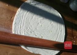 葱香油饼的做法图解9