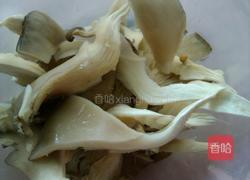 白菜蘑菇汤的做法图解2