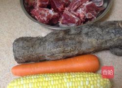 山药玉米猪骨汤的做法图解1