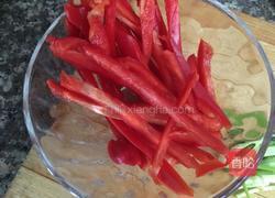 腐竹烧蟹味菇的做法图解3