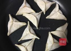 槐花猪肉馅三角煎饺的做法图解7