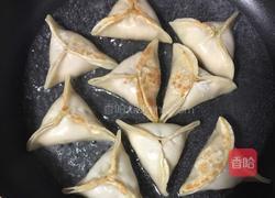 槐花猪肉馅三角煎饺的做法图解10