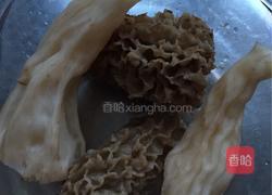 筒骨羊肚菌汤的做法图解3