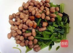 花生米炝香芹的做法图解4