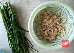 韭菜虾皮芝麻馅包子的做法图解1