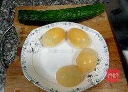 黄瓜皮蛋汤的做法图解1