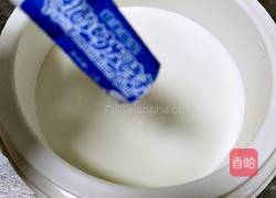 自制草莓酸奶的做法图解2