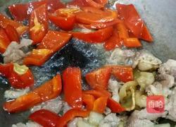 姜甜椒炒肉的做法图解6