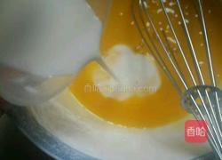 戚风蛋糕的做法图解2