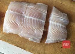 香煎巴沙鱼配什锦炒饭的做法图解1