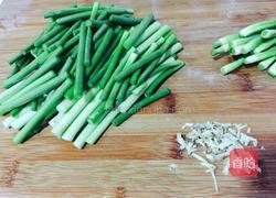 爆炒蒜苔的做法图解2