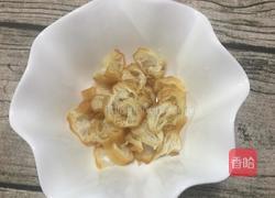 油条炖蛋的做法图解1