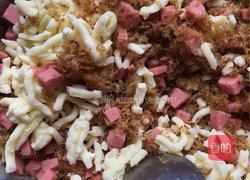 肉松香肠发面饼的做法图解2