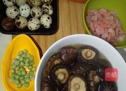 鲜虾烩蘑菇的做法图解1