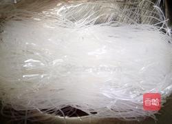 「Cathy边吃边营养」蒜蓉粉丝蒸大虾的做法图解1