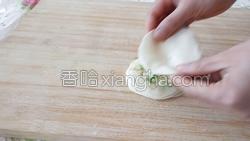 饺子皮葱油饼的做法图解5