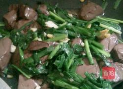 猪血炒韭菜的做法图解8