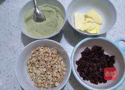 抹茶蔓越莓牛扎糖的做法图解1
