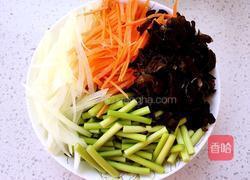 鱼香鸡丝的做法图解1