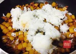 Illustration of how to make fried rice with minced meat and potatoes with onion 5