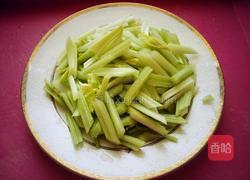 芹菜炒肉丝的做法图解4