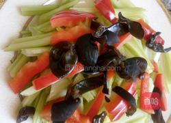 芹菜炒肉丝的做法图解6