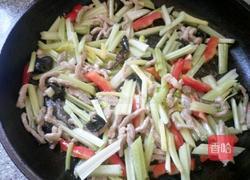 芹菜炒肉丝的做法图解10