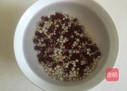 薏米红豆粥的做法图解2