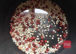 薏米红豆粥的做法图解3