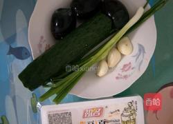 凉拌松花蛋的做法图解1