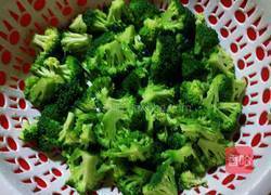 水抄西兰花的做法图解1