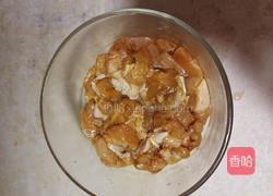 蜜汁鸡腿南瓜丁的做法图解1