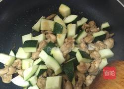 蜜汁鸡腿南瓜丁的做法图解5