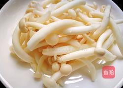 「Cathy边吃边营养」海鲜菇丸子靓汤的做法图解1