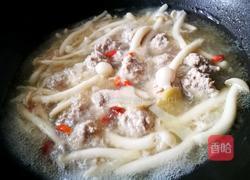 「Cathy边吃边营养」海鲜菇丸子靓汤的做法图解13