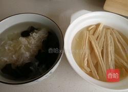腐竹炒双耳的做法图解1