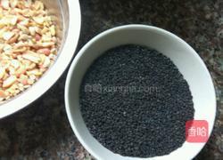 黑芝麻花生糖的做法图解2