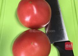西红柿拌白糖的做法图解1