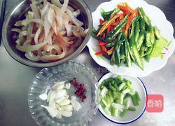 双椒炒肉皮的做法图解1