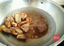 蒜苗炖排骨的做法图解5