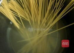 肉酱意粉的做法图解1