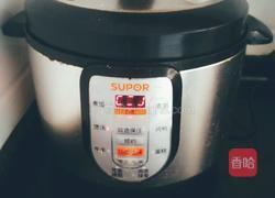 胡萝卜玉米炖筒骨汤的做法图解2