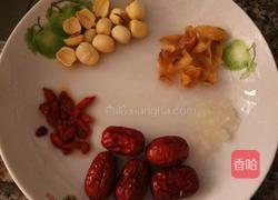 绿豆银耳百合莲子羹的做法图解1