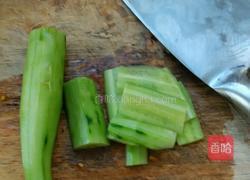 糖醋黄瓜条的做法图解1