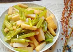芹菜炒鱼豆腐